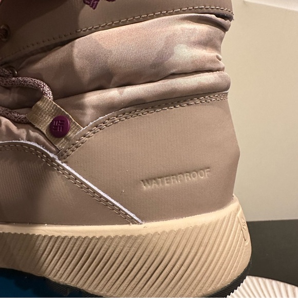 Columbia winter boots SLOPESIDE VILLAGE" OMNI-HEAT MID - Picture 10 of 10